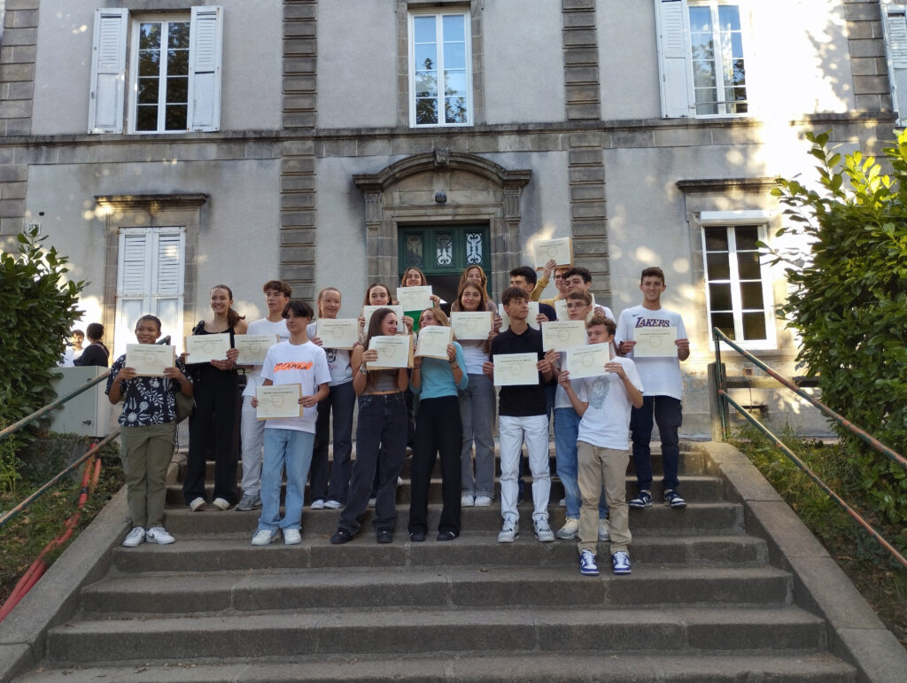 Remise du DNB aux anciens 3èmeD de Jeanne d'Arc.