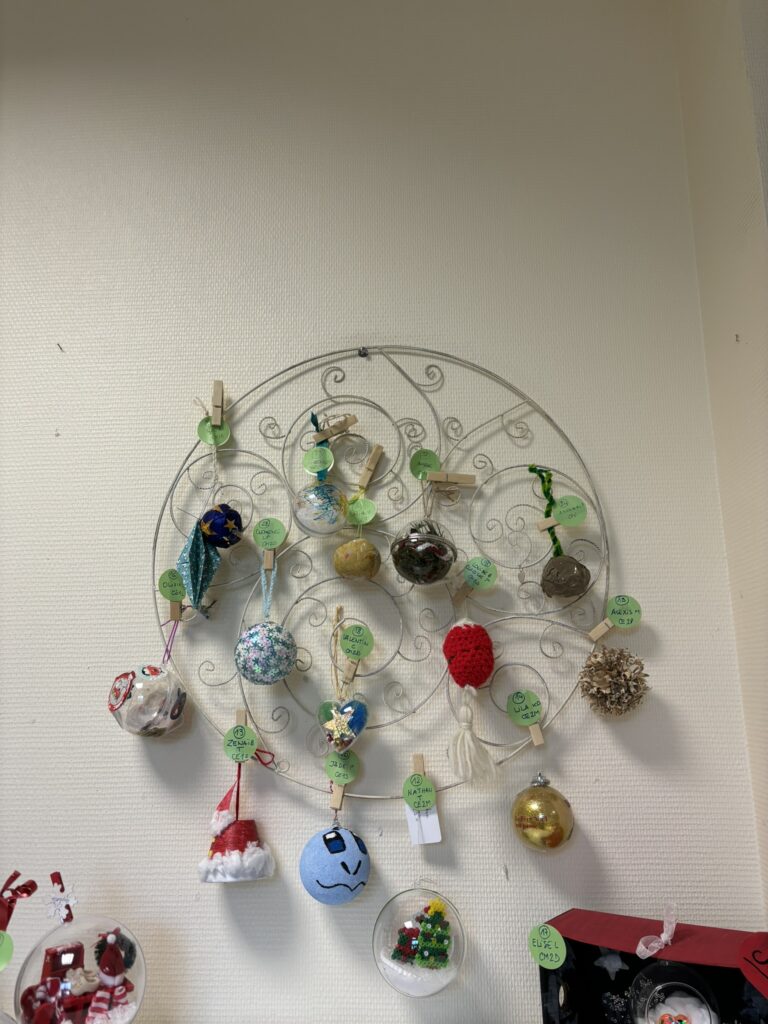 boules-de-noel-eleve-ecole-primaire-jeanne-darc-limoges-chdf-2023