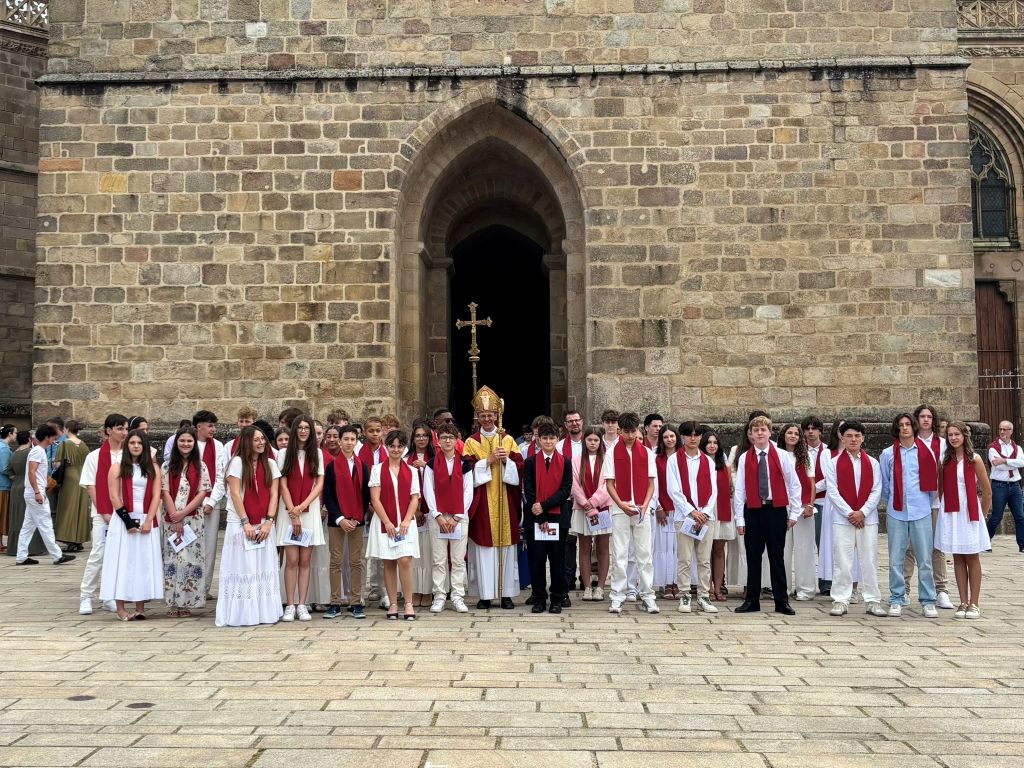 confirmation-ensemble-scolaire-charles-de-foucauld-juin-2025-136